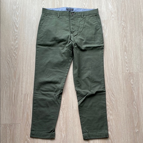 Men's Banana Republic Olive Mason Chino Pant - Picture 1 of 10